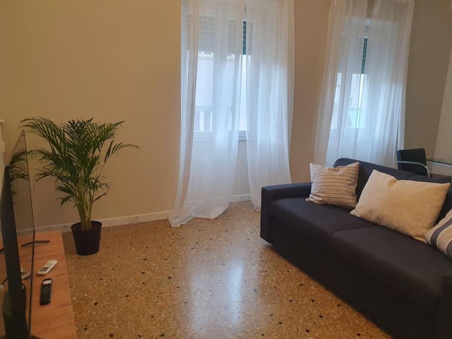 Apartment Casakico Elegante 2-bdr Metro 10 Min Colosseo *
