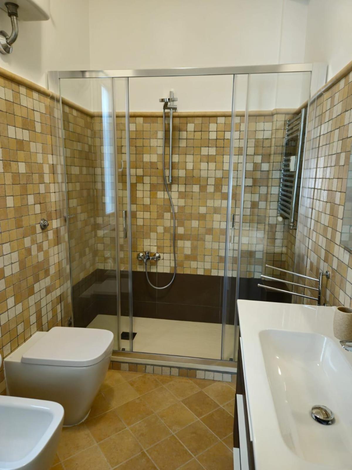 Casakico Elegante 2-bdr Metro 10 Min Colosseo * Rom